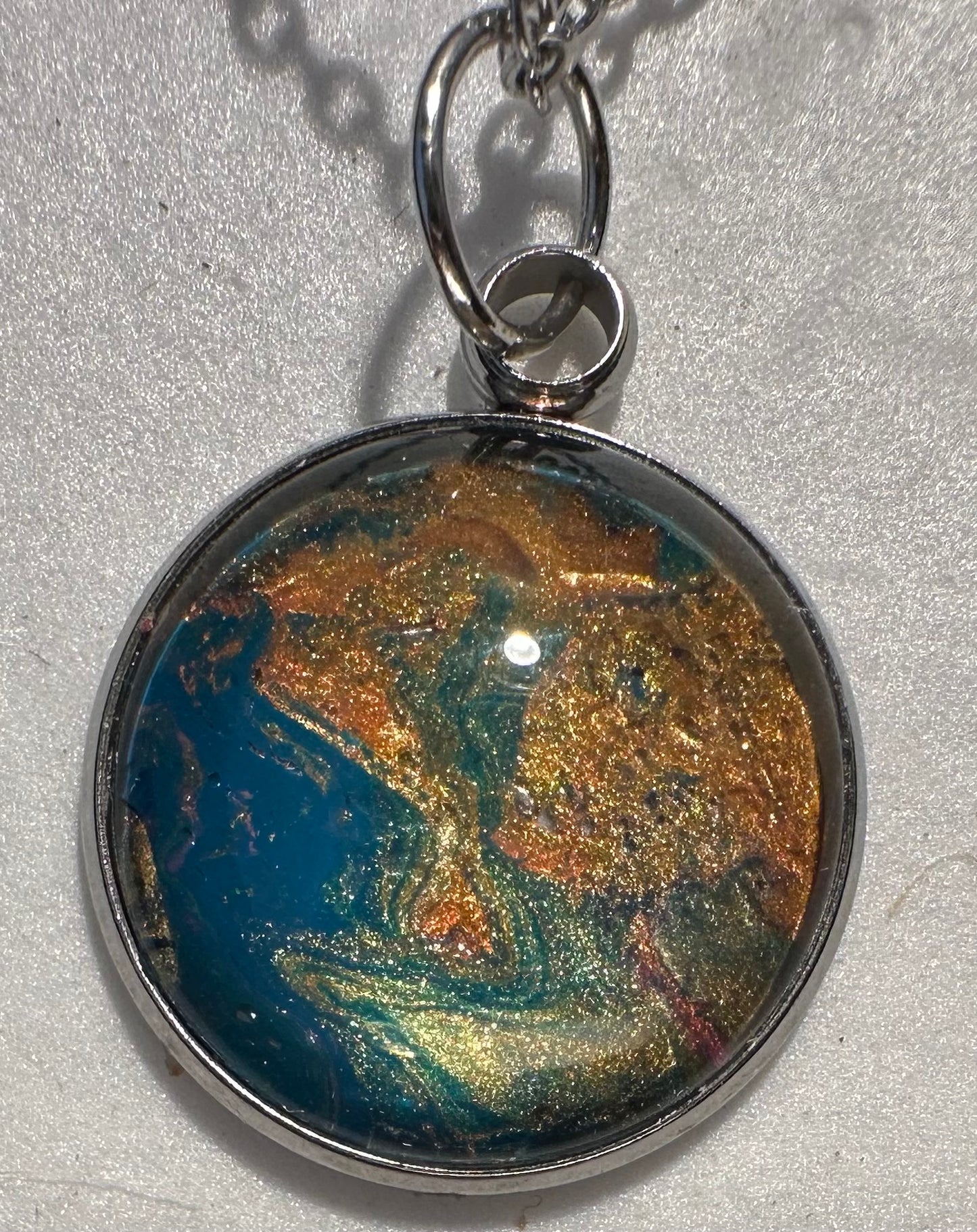 Round Pendant Art 15