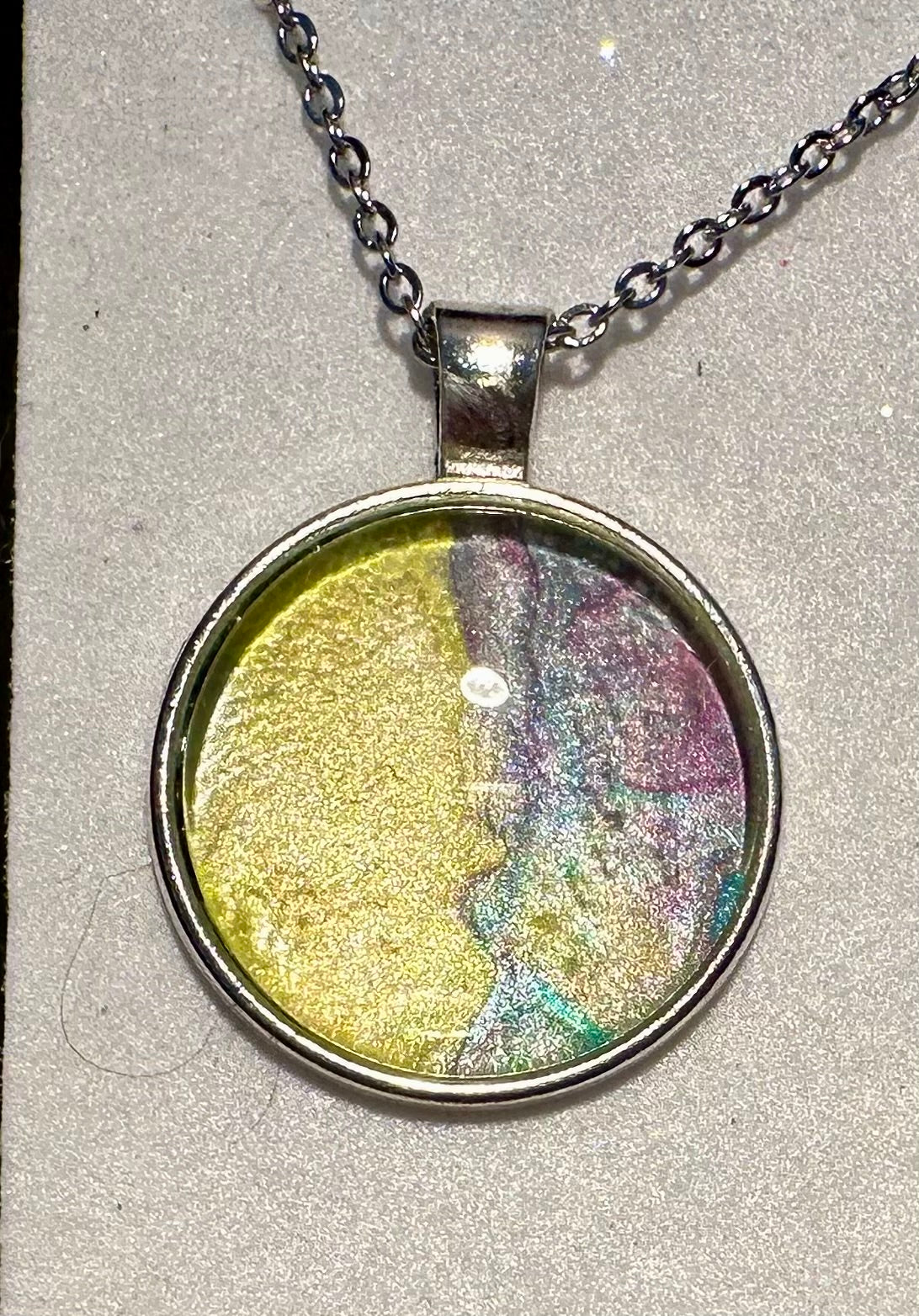 Round Pendant Art 21