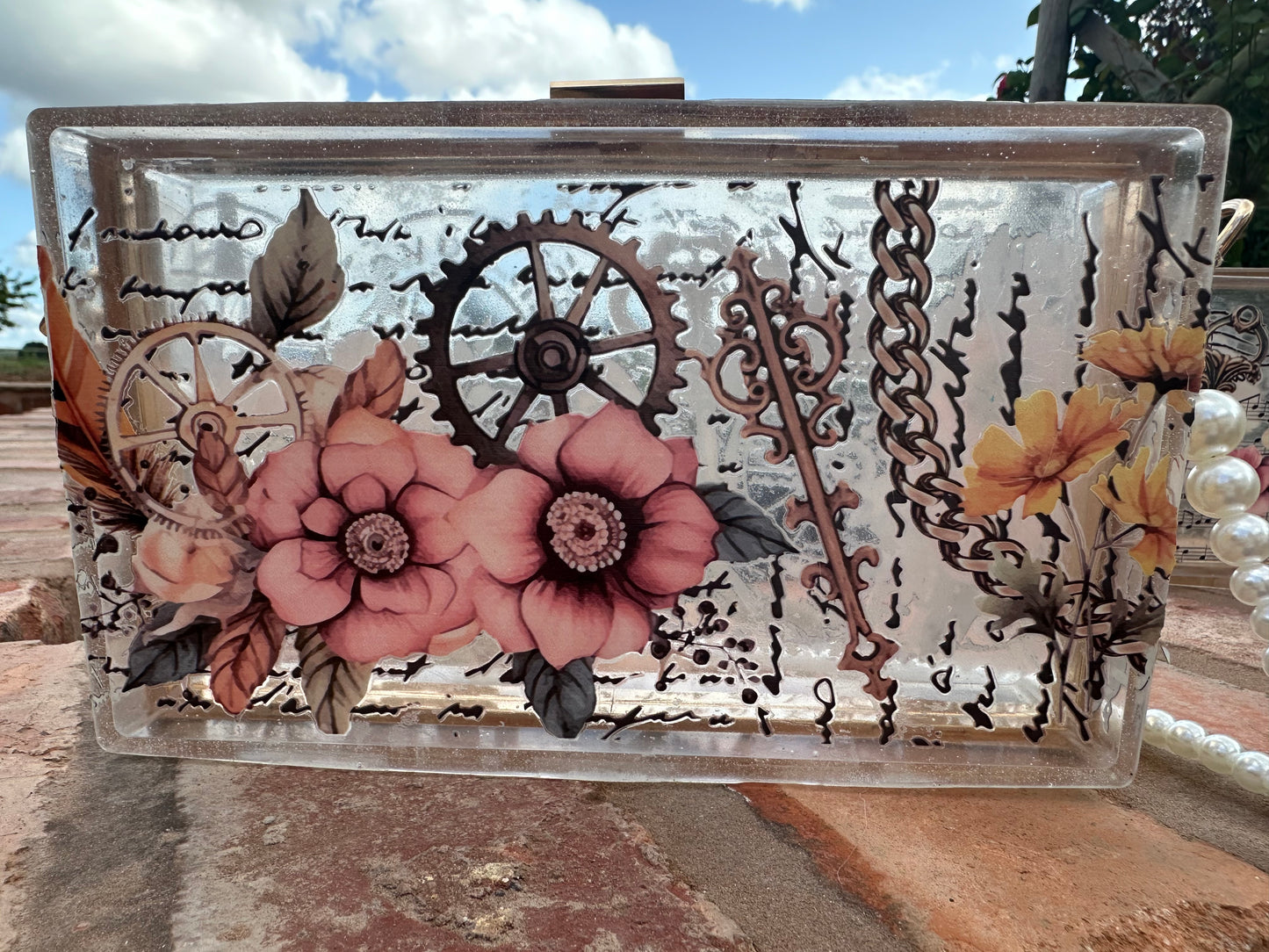 Resin clutch bag